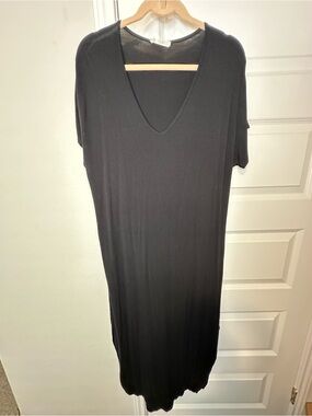 Jolie Black V-Neck Maxi Dress